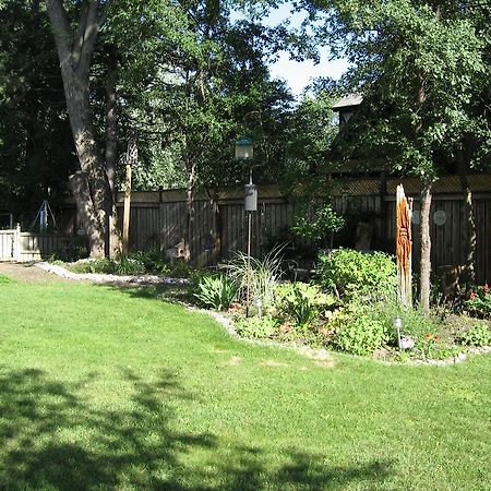 Twin Pines Bed And Breakfast Peterborough Exterior foto