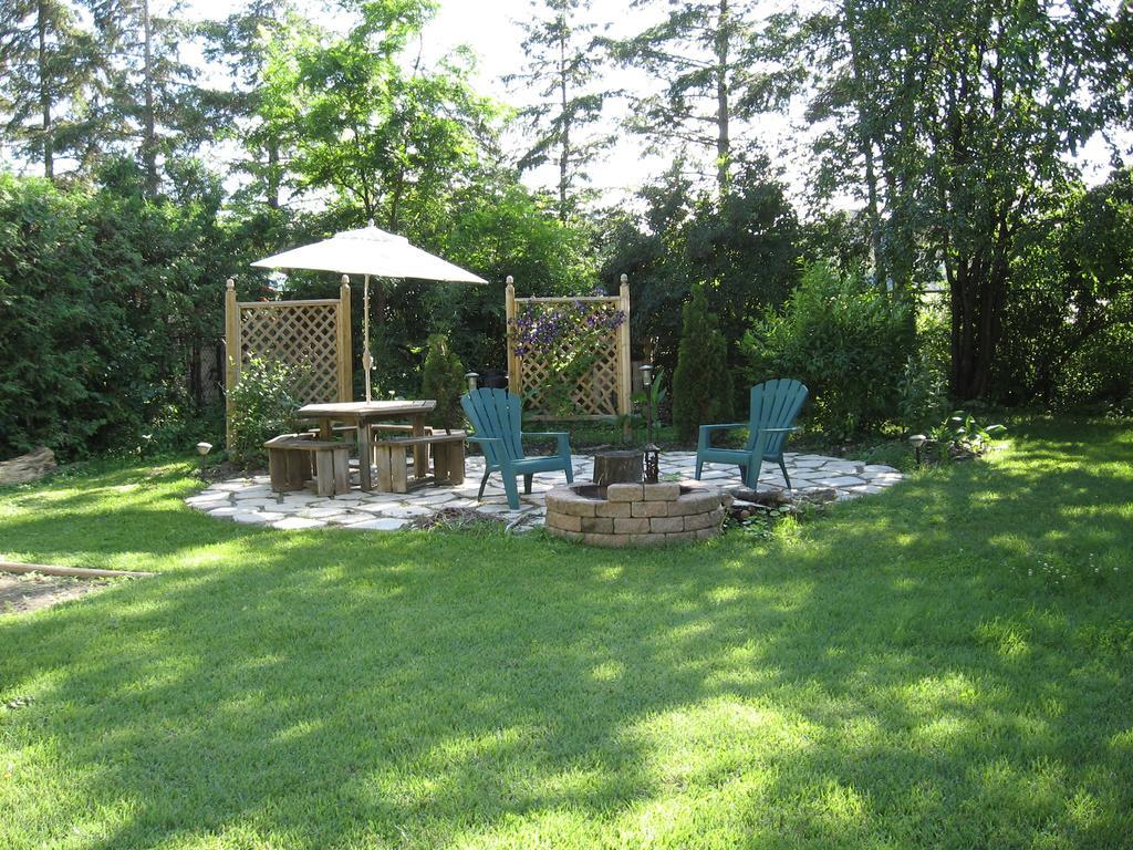 Twin Pines Bed And Breakfast Peterborough Exterior foto